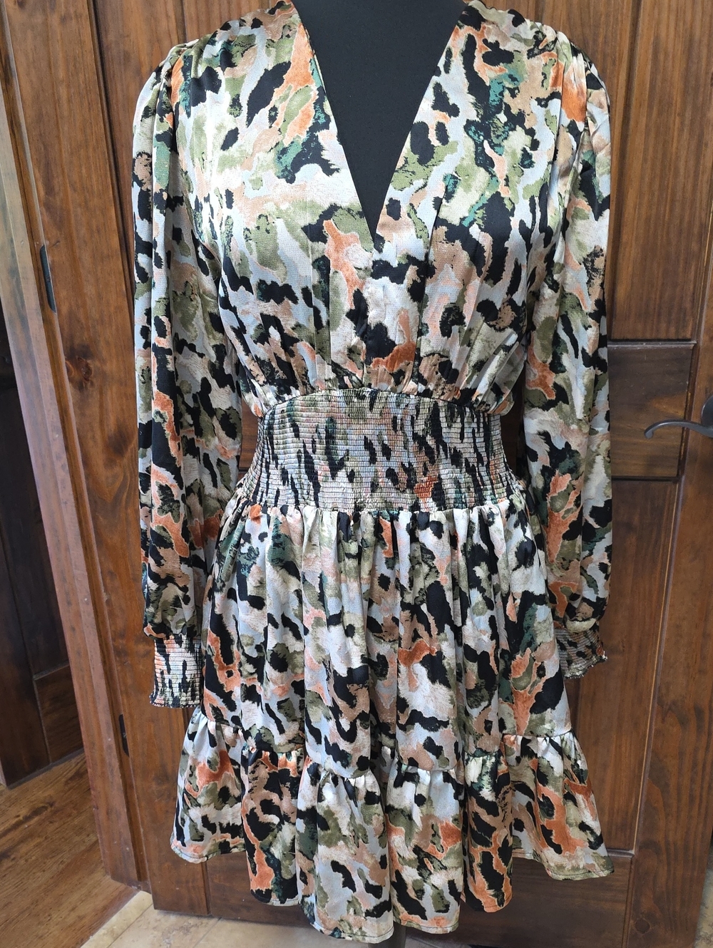 NWT entro V-Neck Long Sleeve Tiered Dress in Green Black and Tan - Size M